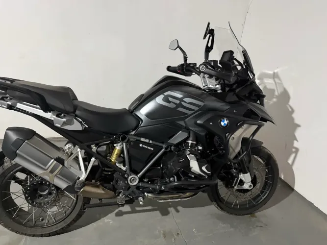 BMW TRIPLE BLACK 719