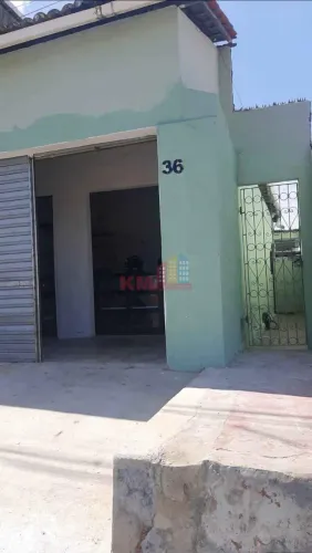 Casa no Bairro Nordeste, Natal/RN: 02 Quartos + Ponto Comercial e Quintal.