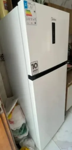 Geladeira conservada, espaçosa e funcionando perfeitamente