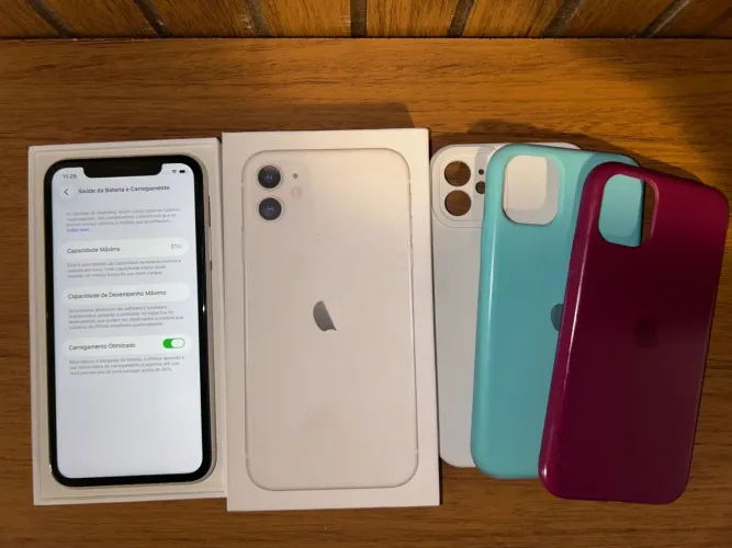 iPhone 11 - 64GB - Com caixa e cases
