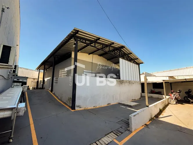 Área com Galpão Comercial - Santa Genoveva