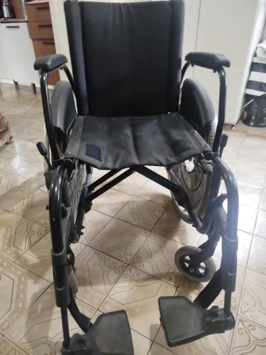 Cadeira de Rodas Ortobras Usada 
