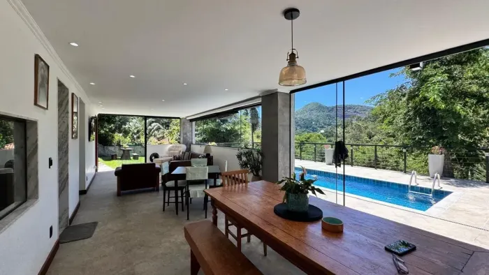 CASA À VENDA EM ITAIPAVA-RJ:   CONDOMÍNIO FECHADO (ESTRADA DAS ARCAS) ITAIPAVA  PETRÓPOLIS