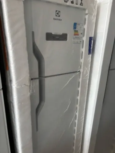 Geladeira Electrolux de 310L frost free nova na caixa
