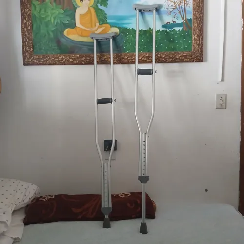 Vendo muletas semi nova !