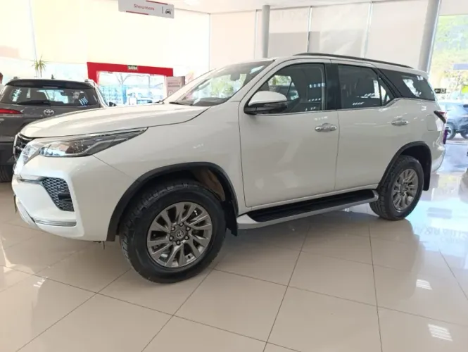 Toyota Hilux SW4 SRX 4X4 2.8 TDI 16V Dies. Aut. 2022