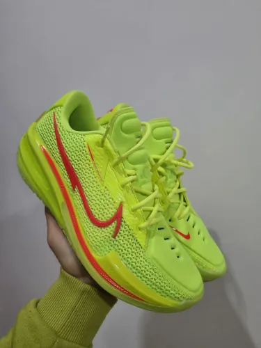 Nike gt cut EYBL 42/10us
