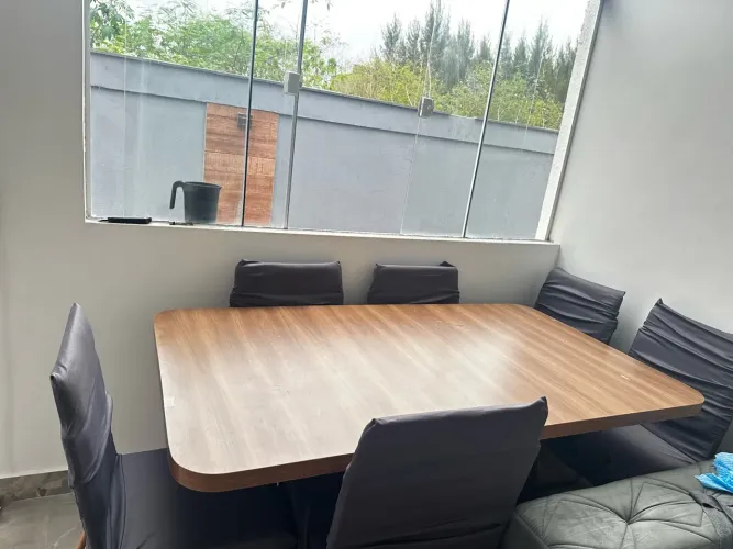 Vendo mesa de jantar 6 cadeiras