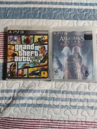 Vendo jogo de ps3 original gtaV e assassins Creed revelations