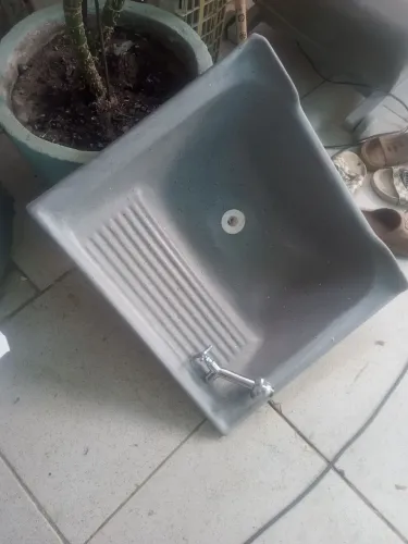 vendo um lavatório de roupa