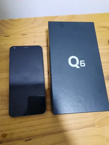 Smartphone LG q6 seminovo