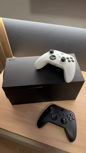 Xbox Series X 1TB + 2 Controles - Pouquíssimo Uso