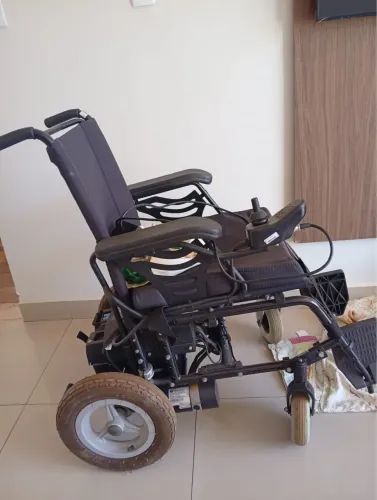 Cadeira de rodas motorizada