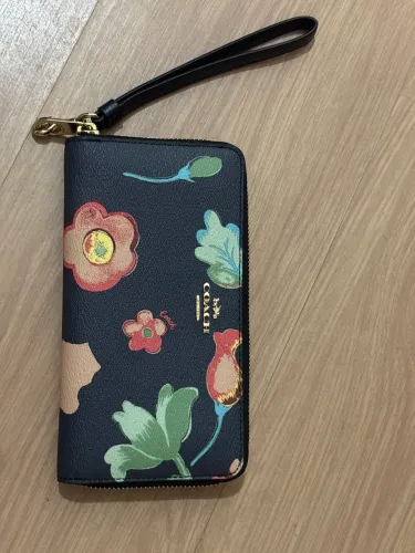 Carteira floral Coach