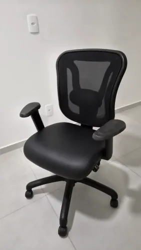 Cadeira Escritório Ergonômica com encosto em tela mesh