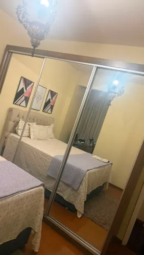 Armário com espelho