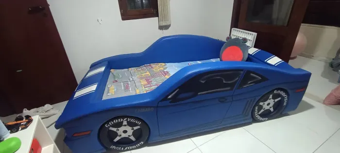 Cama infantil personalizada em courinho 