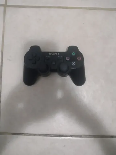 Controles de Playstation 3 usado porém sem o cabo USB mas mesmo assim tá funcionando
