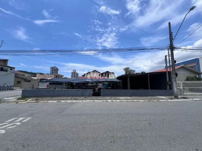 Terreno com 238m² no bairro Fazenda em Itajaí