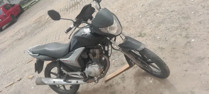 Vendo titan 2013 no precinho aceito cartão de crédito débito pix