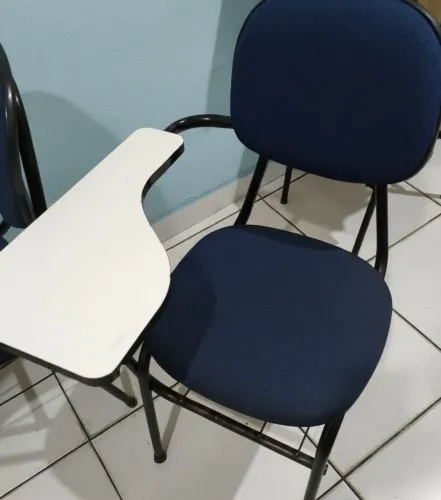 Cadeira Universitária Estofada com Prancheta 