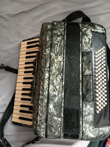 ACORDEON 80 BAIXOS À VENDA!