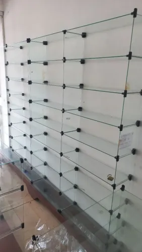 Vitrines em vidro com pés de madeira (LEIA O ANÚNCIO) R$ 700 Cada uma