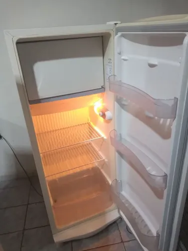 Geladeira Consul 220 Wts 261 litros