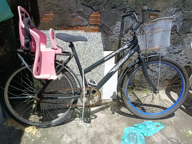 Bicicleta com caseira de criança 