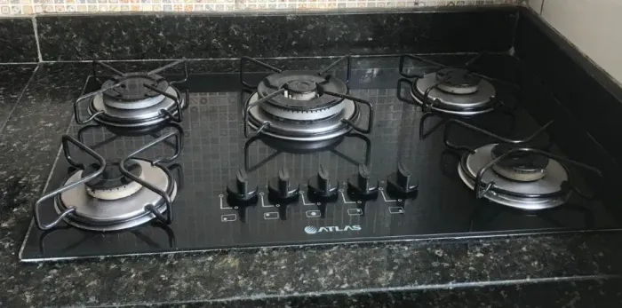 Cooktop Atlas de 5 bocas - Mesa de vidro preto