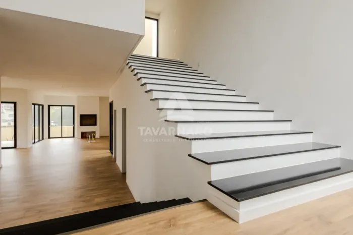 Encante-se com essa Casa dos Sonhos no Vale dos Vinhedos - Condomínio Fechado