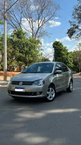 Volkswagen Polo Sed. Comfort. 1.6 MI Tot. Flex 8V 2014