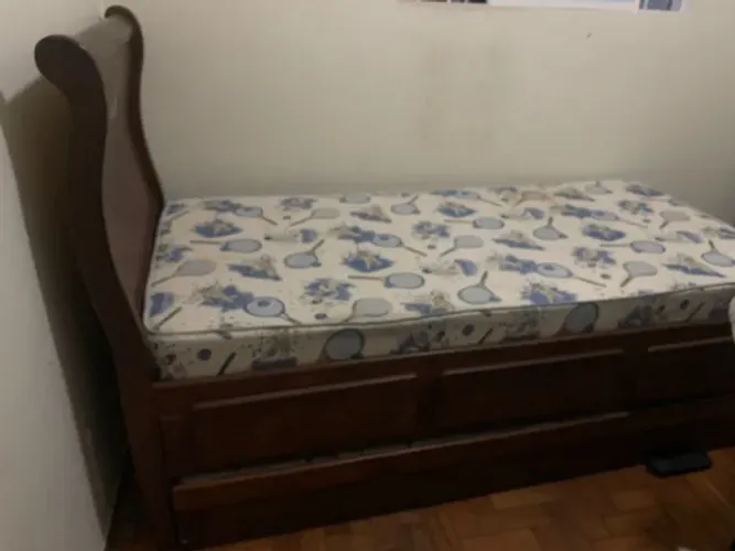 cama beliche com gavetas e colchoes