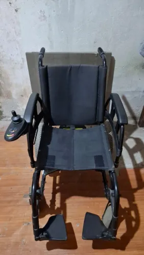 CADEIRA DE RODAS MOTORIZADA