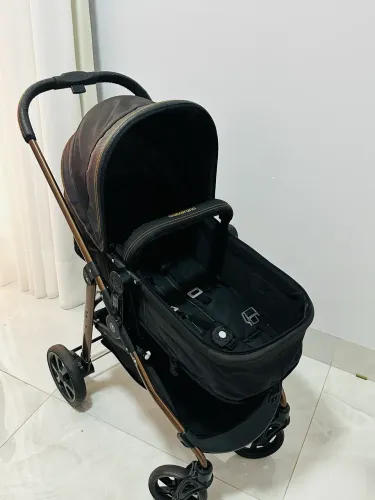 Carrinho Galzerano Moisés com bebê conforto