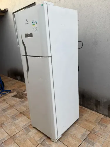 Geladeira Electrolux 220v , 380L funcionando perfeitamente , bem conservada! 