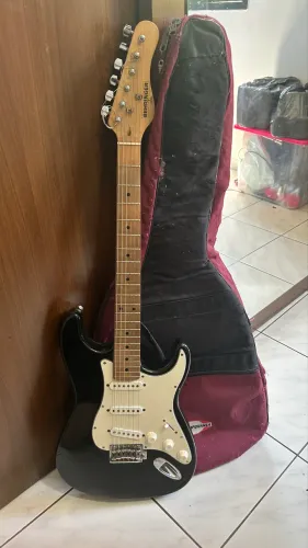 Guitarra Behringer Stratocaster Preta + Capa | Ótimo Estado