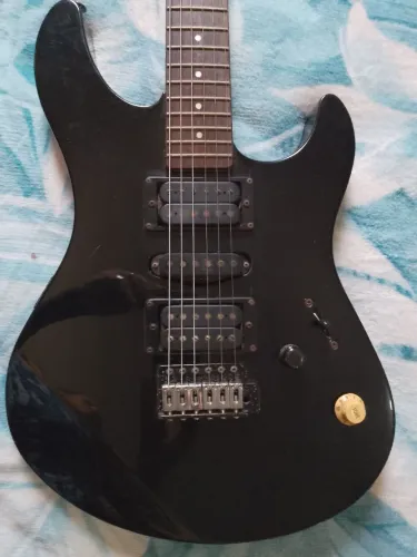 ? guitarra Yamaha SUPERSTRATO timbre excelente