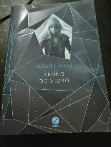 Vendo livro da saga Trono de Vidro