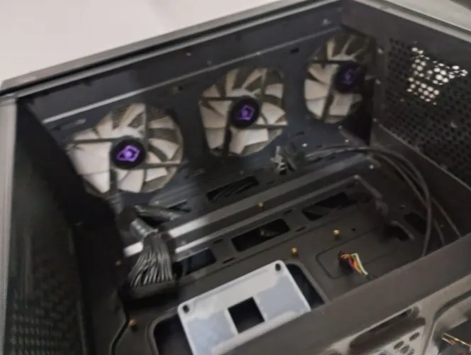 Gabinete Narok V2 e fonte coolermaster