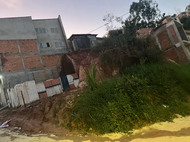 Vende se terreno em Taboão da Serra esquina top