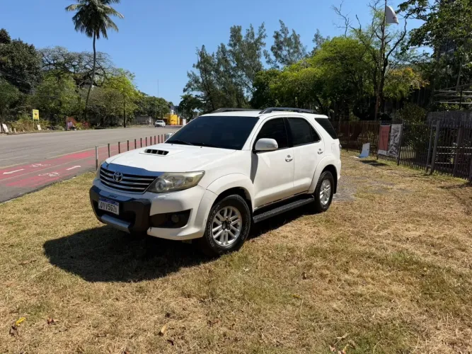 Toyota Hilux SW4 SRV D4-d 4X4 3.0 TDI Dies. AUT 2014