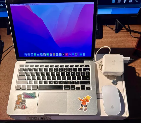 MacBook Pro c/ caixa