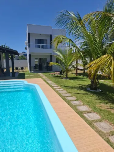 Alugo temporada casa 4/4 com 2 suites.