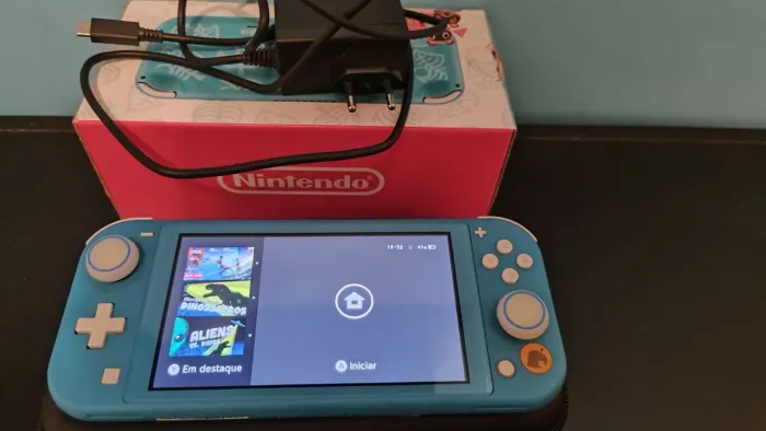 Switch Lite - Animal Crossing edição Aloha Timmy e Tommy