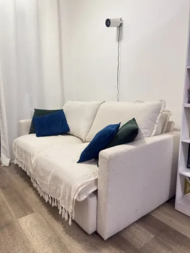 Sofá em linho off-white acoplado
