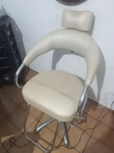 Cadeira de cabeleireiro ,maquiadora , barbeiro