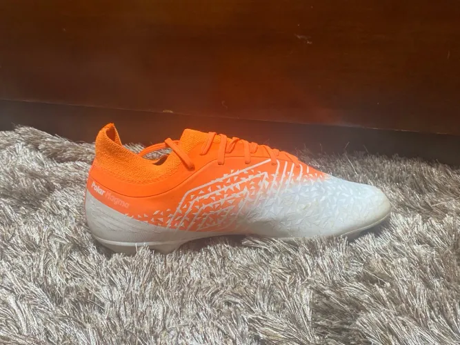 Chuteira Umbro Polar Magma Adamant Premier de Campo - Tamanho 42 - Usada