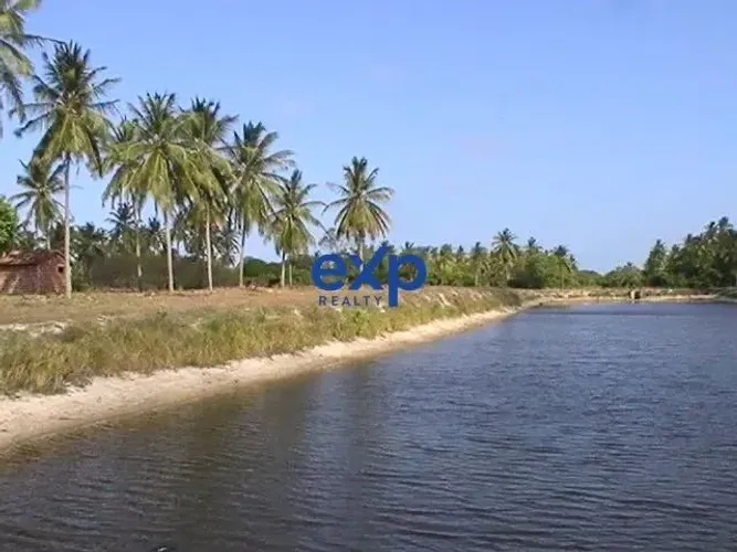 Fazenda espetacular na praia de Parajuru, Beberibe, com lago e duna em 62 hectares.