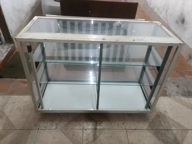 Balcão expositor muito bom